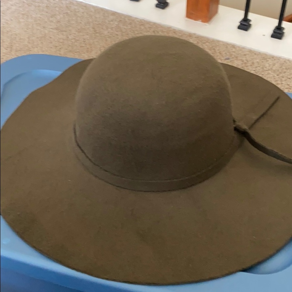 Green hat - Picture 3 of 3